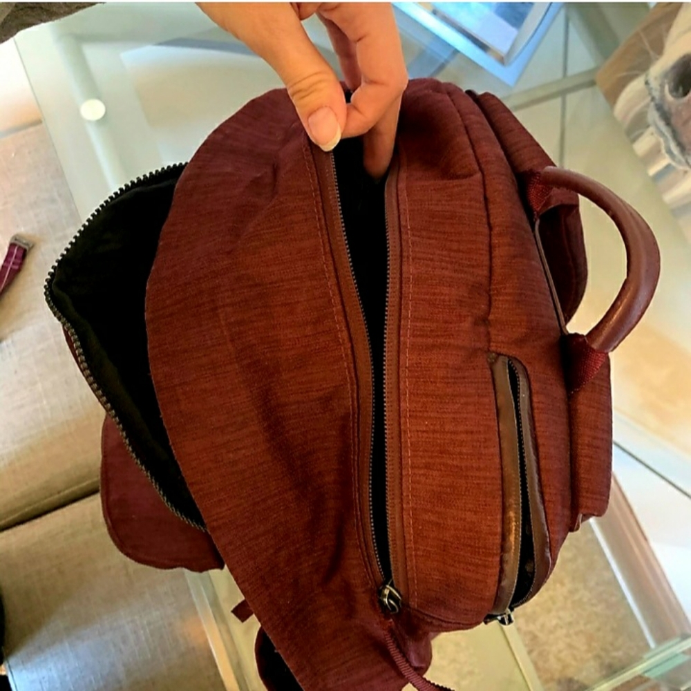 ๐๏ธ Lululemon Backpack Excellent Condition Maroon - Picture 2 of 6